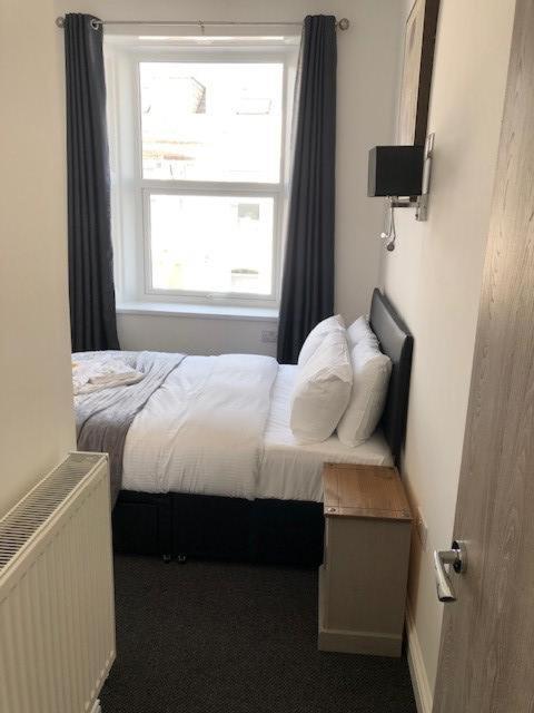 Ocean Holiday Apartments Plymouth Esterno foto